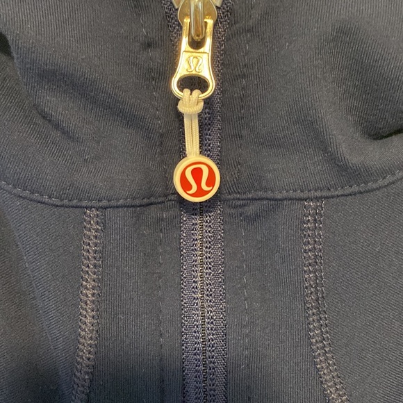 Vintage Lululemon Jacket size 4 - Picture 8 of 8